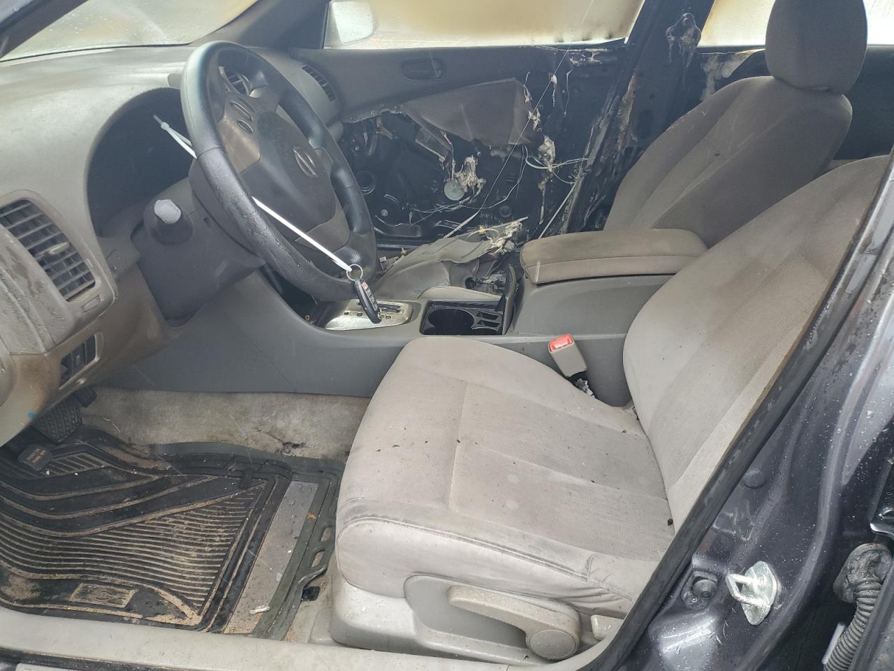 Nissan Altima Base Image 11