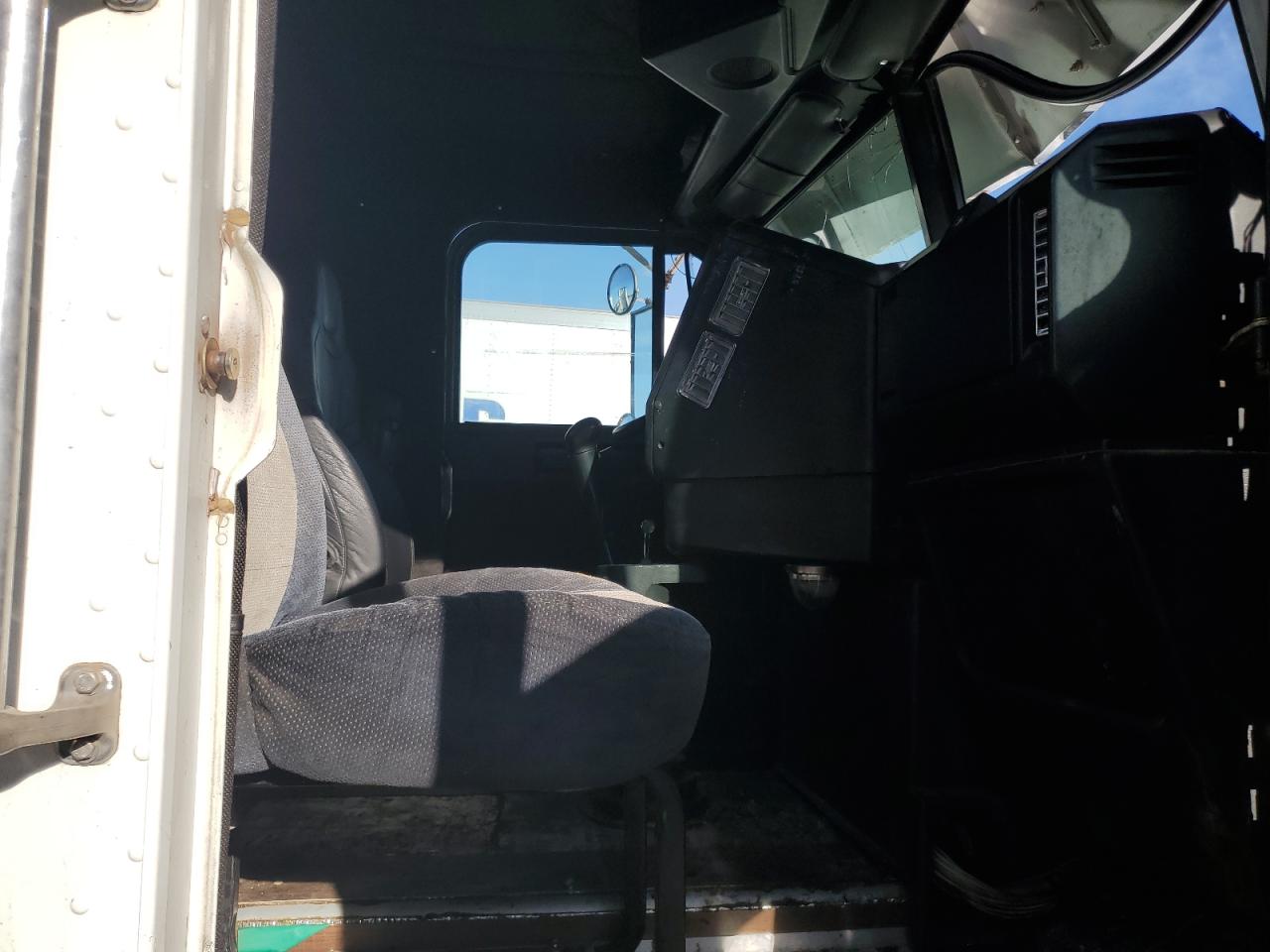 Freightliner Convention Fld120 Image 9