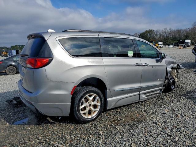Chrysler Pacifica Touring L Image 6