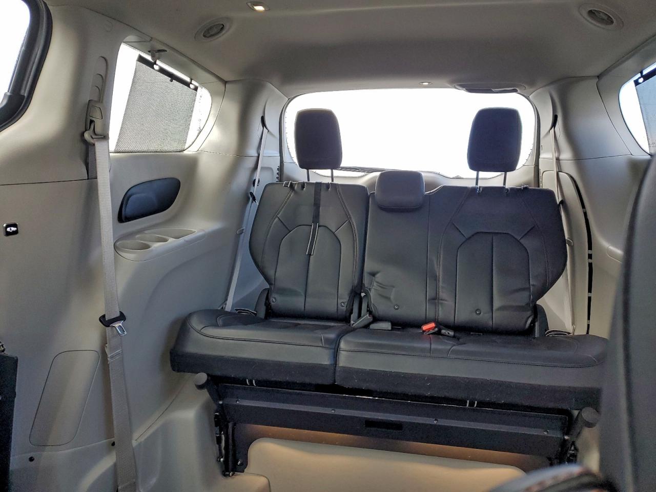 Chrysler Pacifica Touring L Image 5