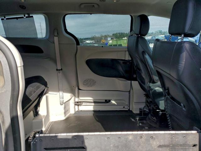 Chrysler Pacifica Touring L Image 10