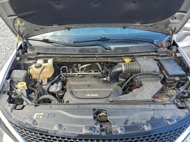 Chrysler Pacifica Touring L Image 12