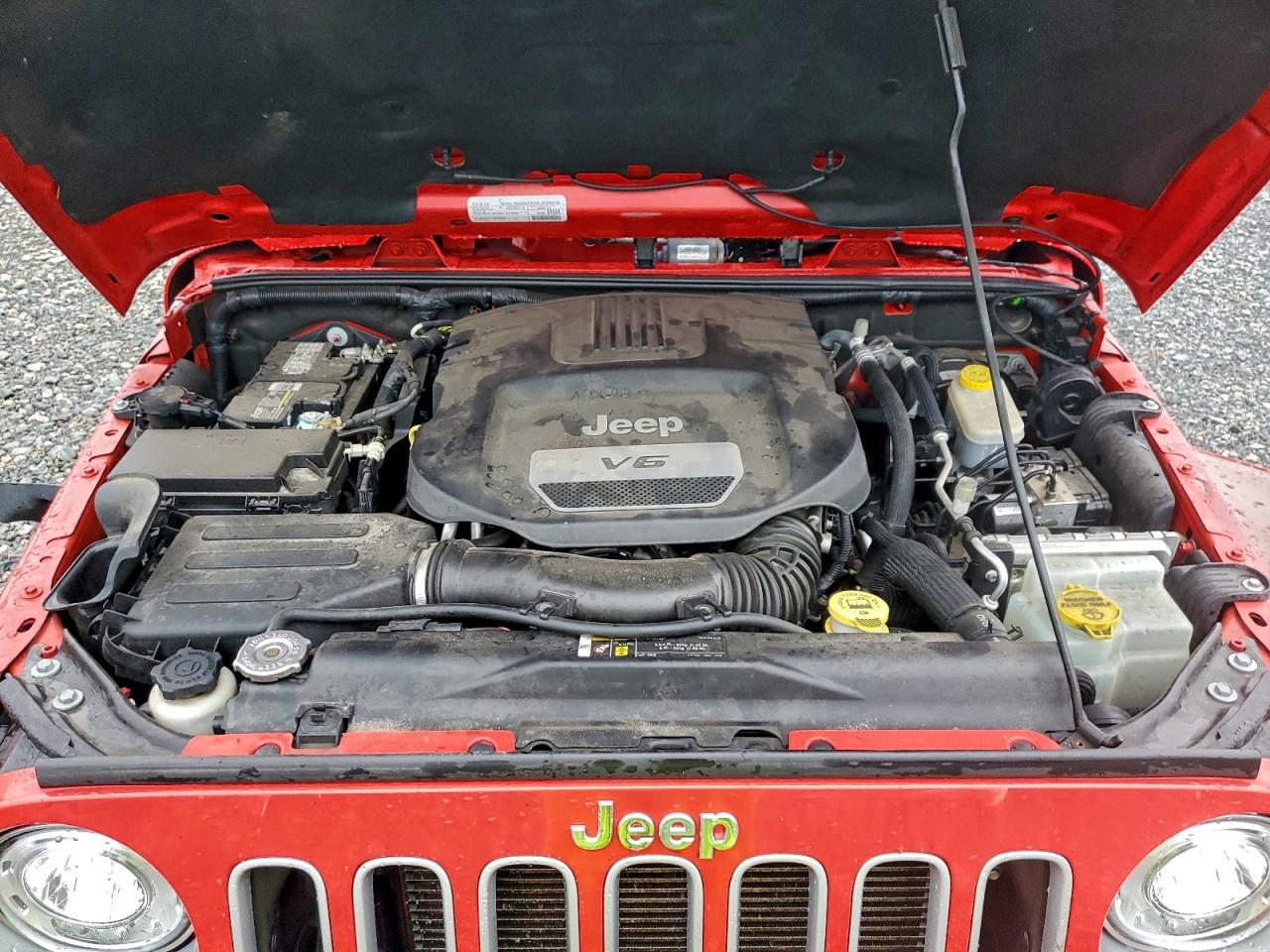 Jeep Wrangler Sahara Image 13