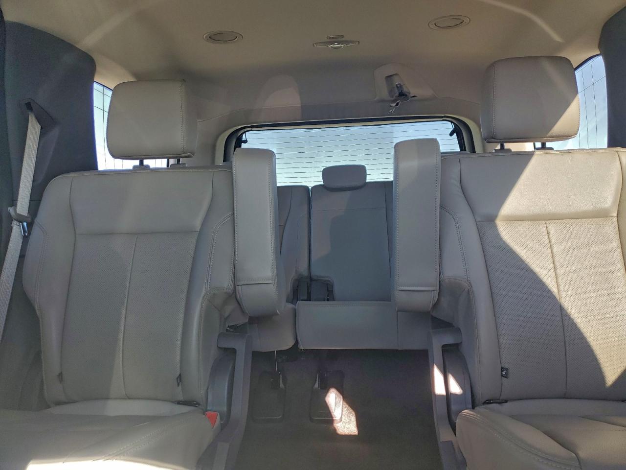 Ford Expedition Xlt Image 8