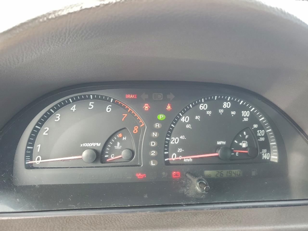 Toyota Camry Le Image 7