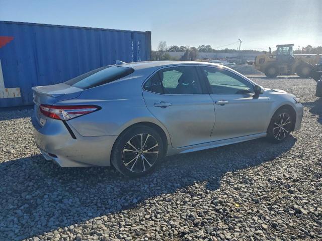 Toyota Camry Se Image 8