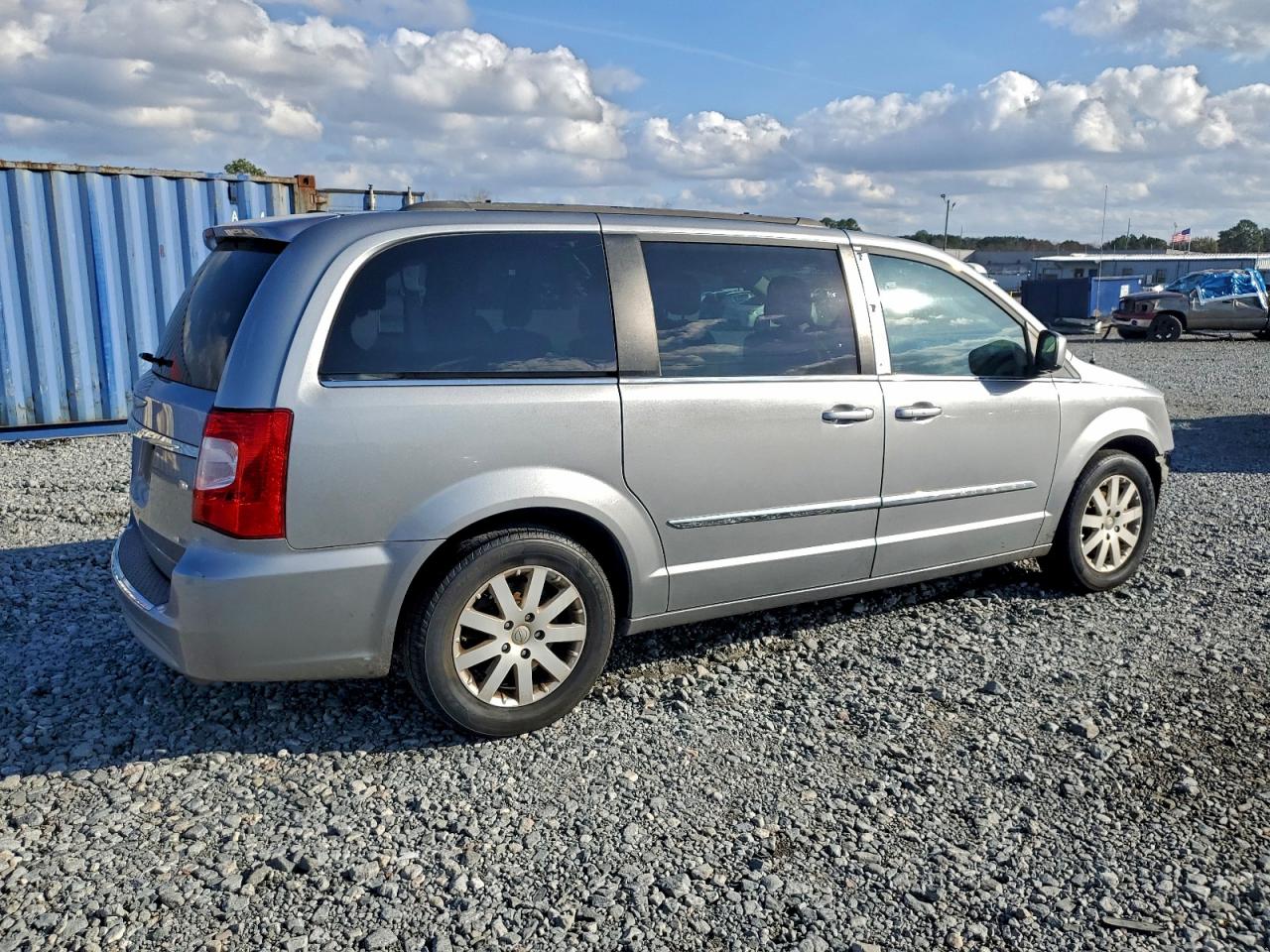 Chrysler Minivan Touring Image 6