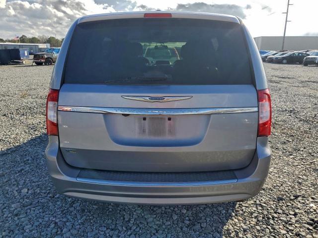 Chrysler Minivan Touring Image 4