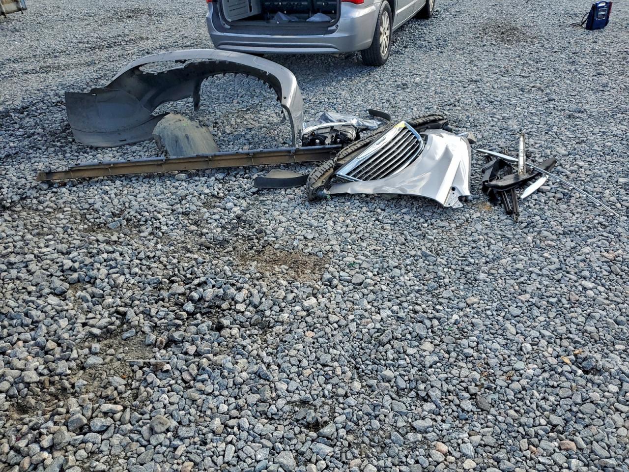 Chrysler Minivan Touring Image 12