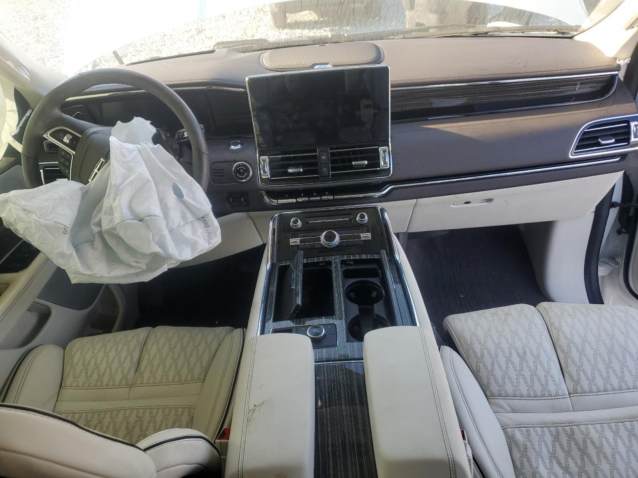 Lincoln Navigator Black Label Image 13