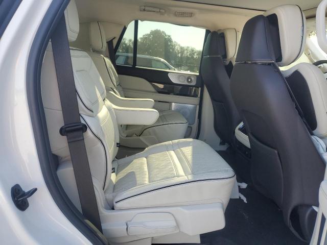 Lincoln Navigator Black Label Image 8