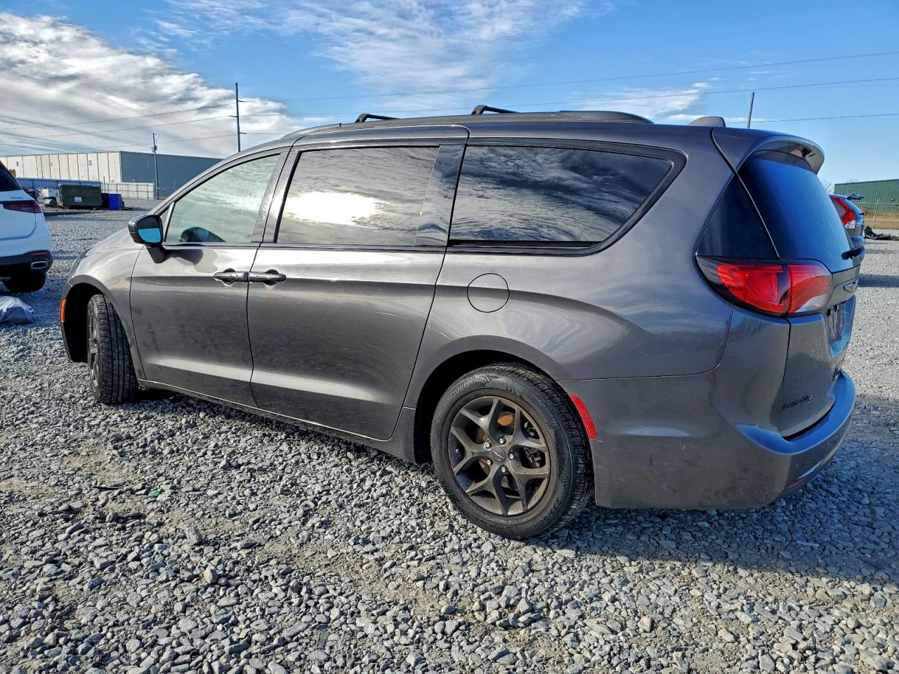 Chrysler Pacifica Touring L Plus Image 6