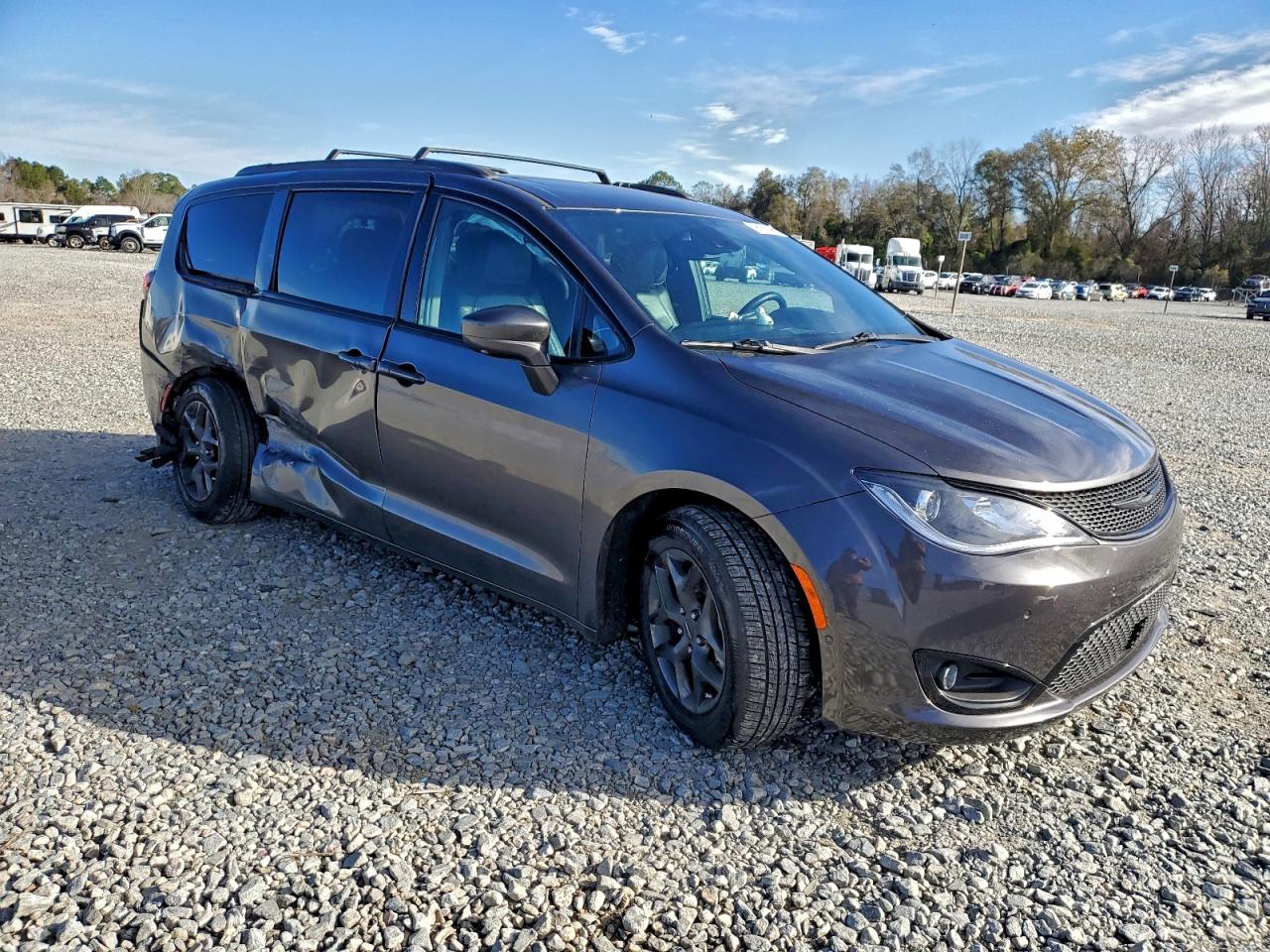 Chrysler Pacifica Touring L Plus Image 3