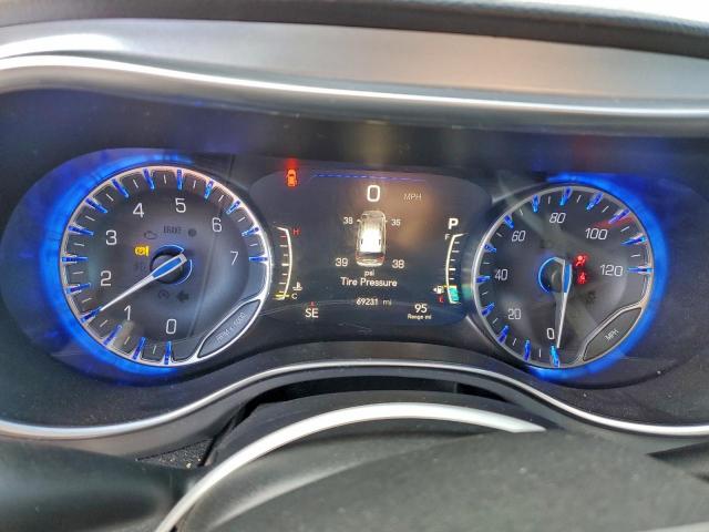 Chrysler Pacifica Touring L Plus Image 9