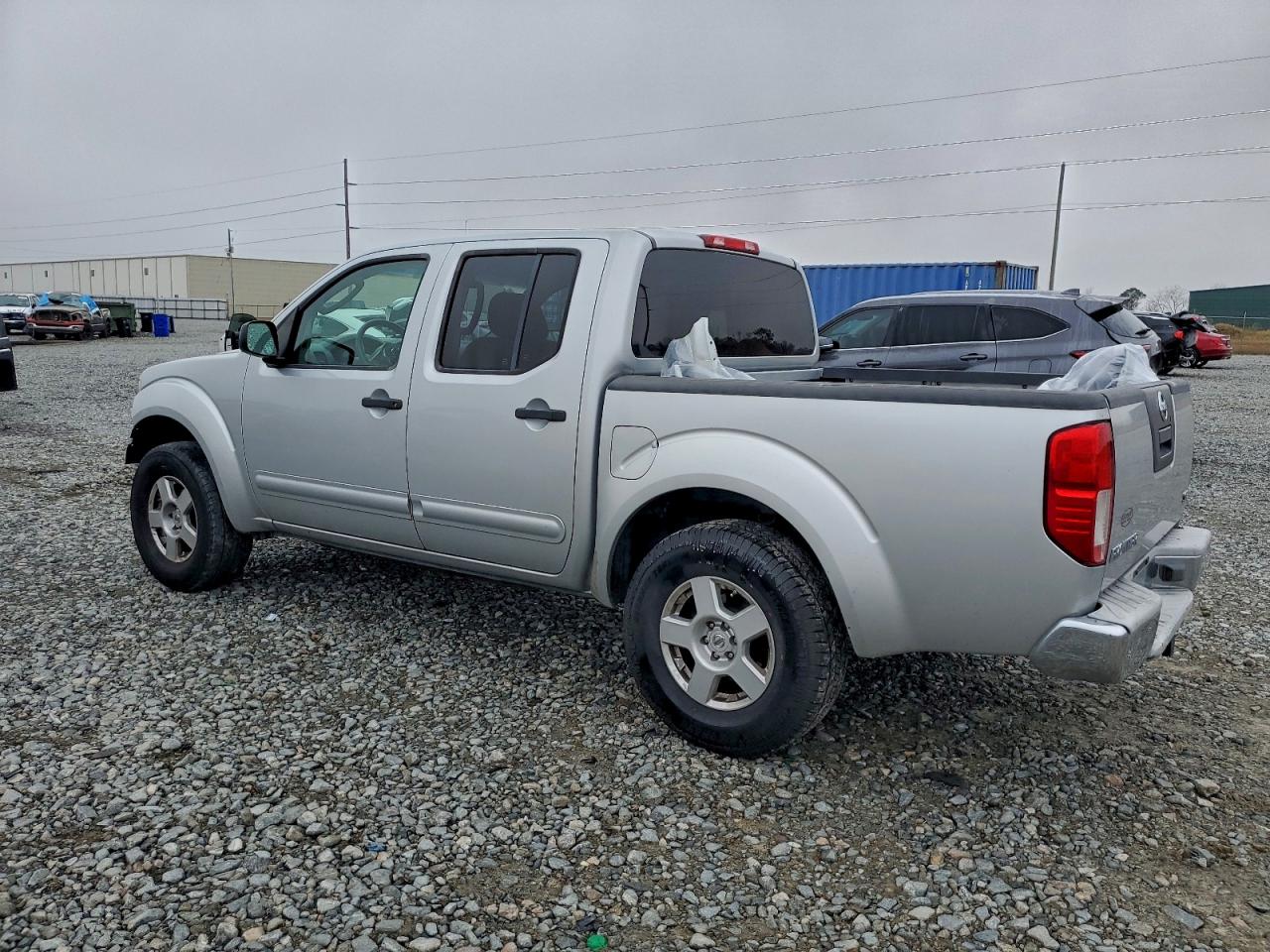 Nissan Frontier Crew Cab Le Image 5