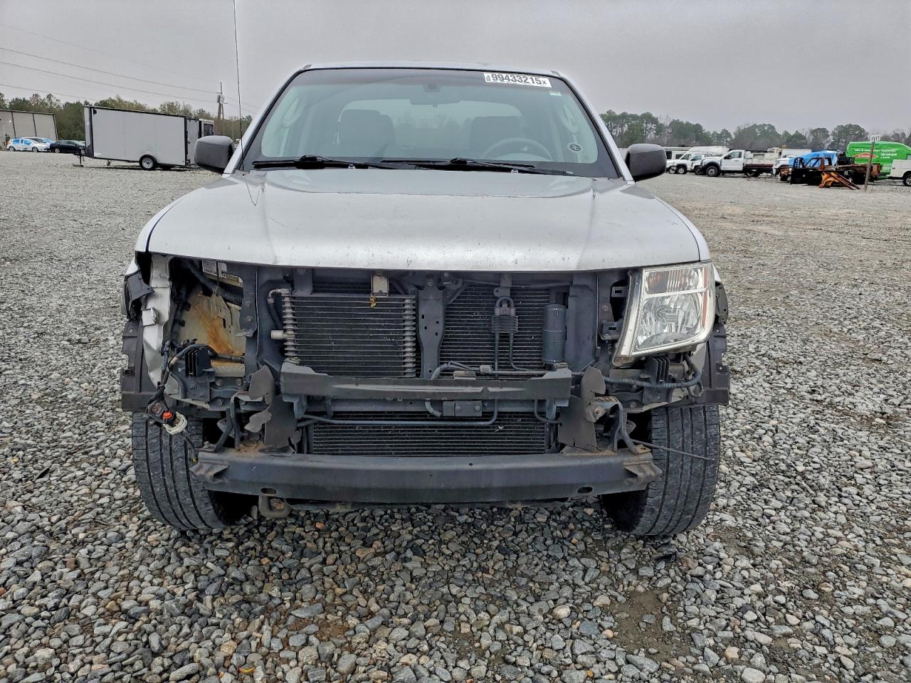 Nissan Frontier Crew Cab Le Image 10