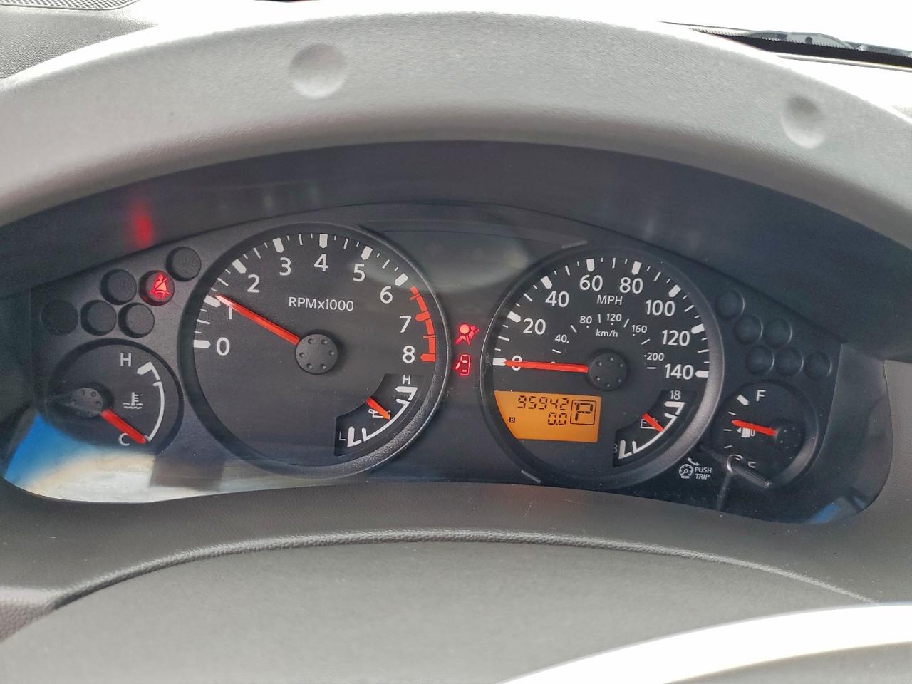 Nissan Frontier Crew Cab Le Image 9