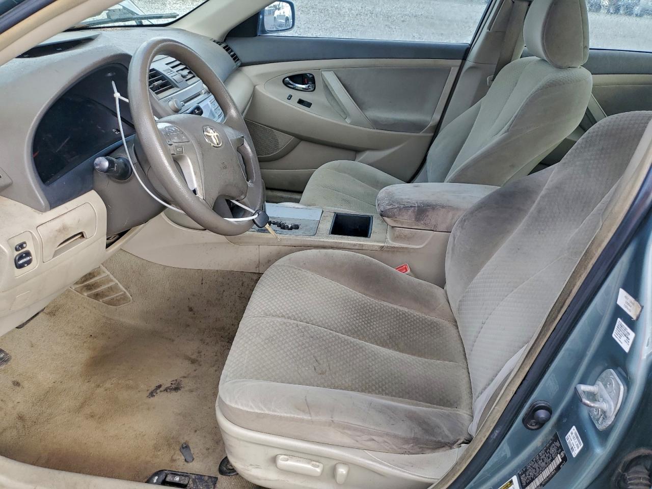 Toyota Camry Ce Image 4