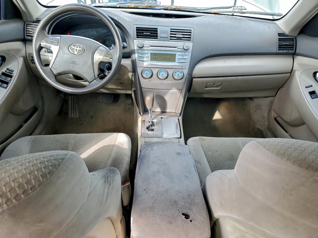 Toyota Camry Ce Image 8