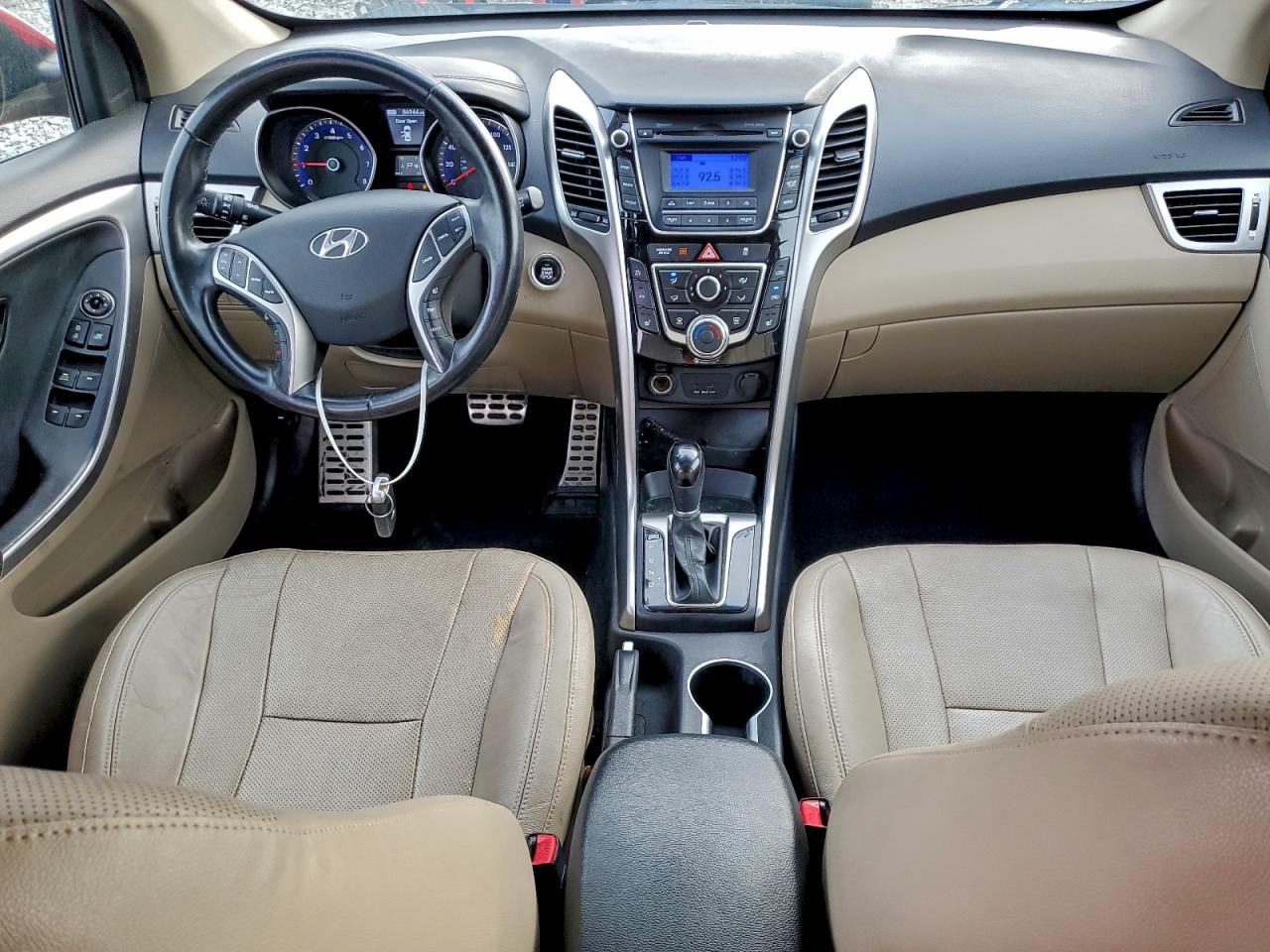 Hyundai ELANTRA Image 2