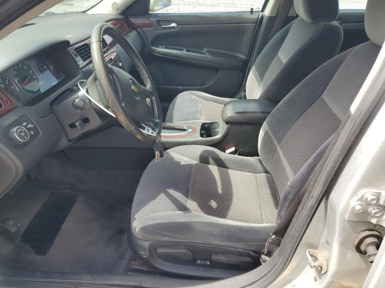 Chevrolet Impala Lt Image 9