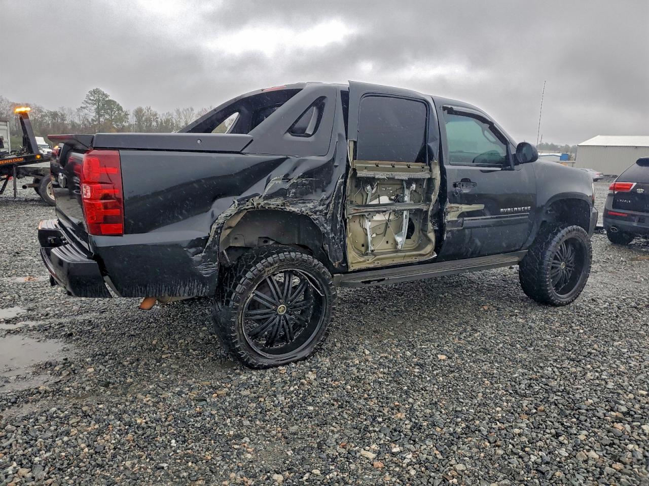 Chevrolet Avalanche Ls Image 3