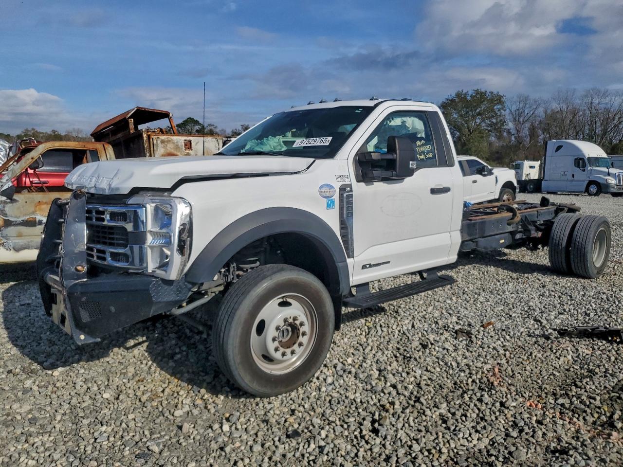 Ford F-600 Super Duty Image 1
