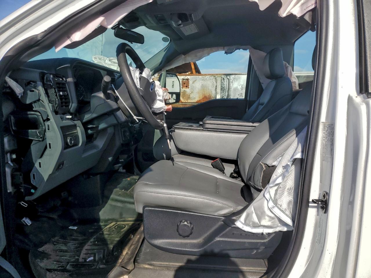 Ford F-600 Super Duty Image 2