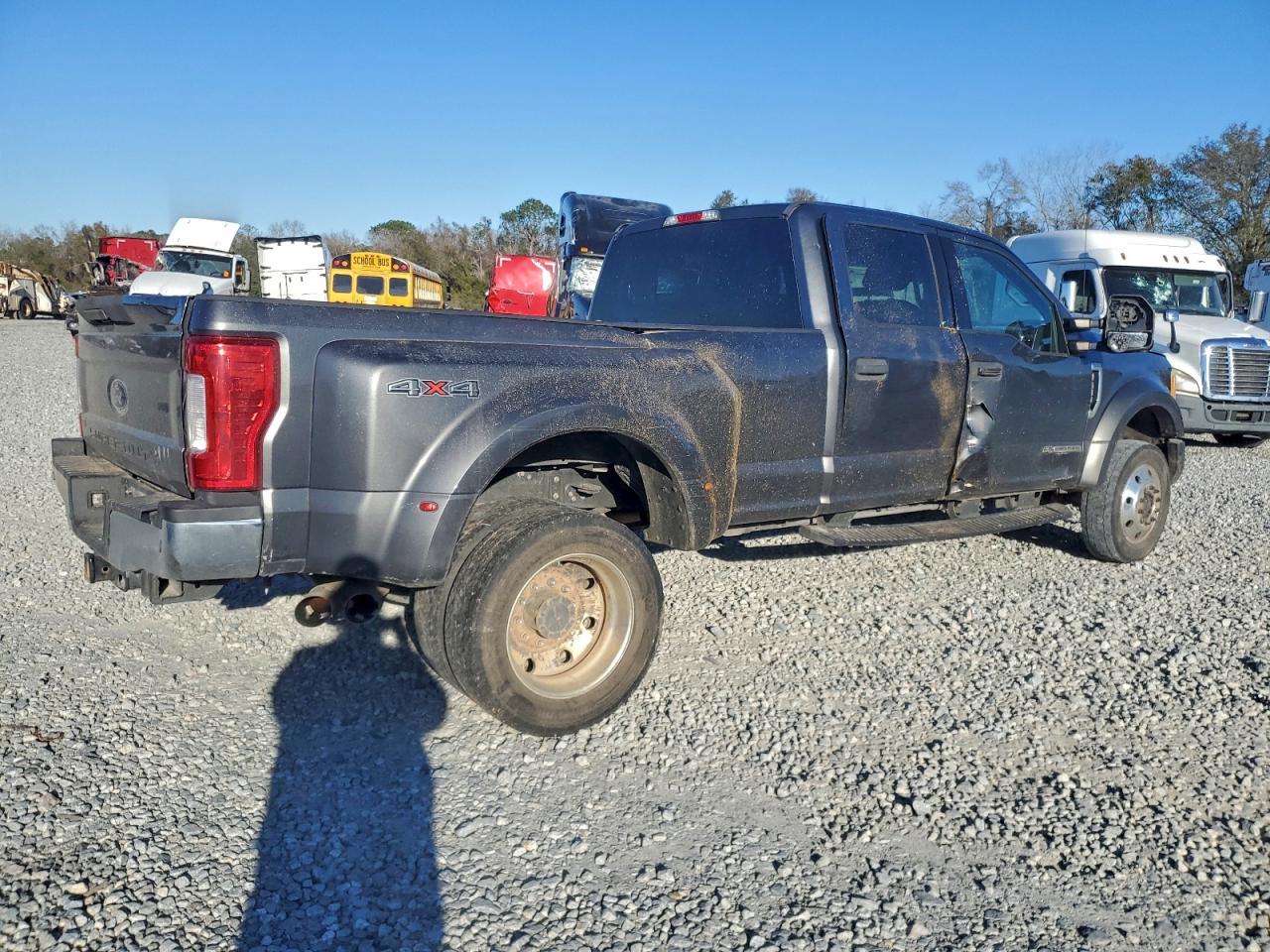 Ford F-450 Super Duty Image 10