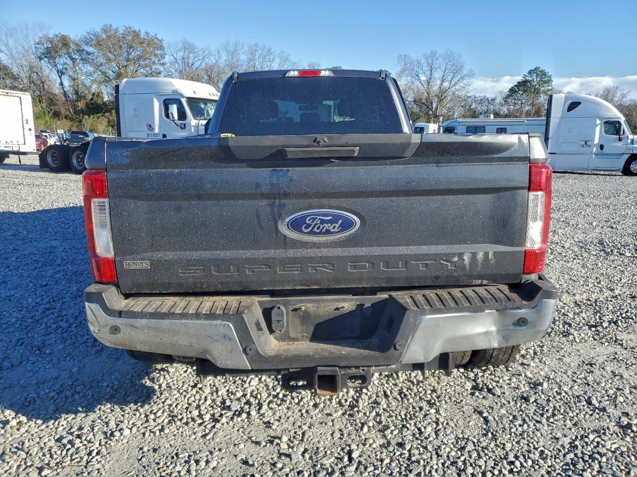 Ford F-450 Super Duty Image 5
